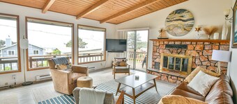 Ocean Creek Haus: Nature abounds w/ ocean views + babbling creek 