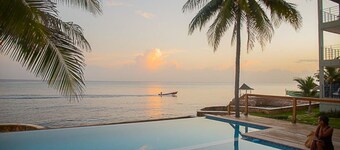 BluWaves ~ Oceanfront Condo minutes from Ocho Rios