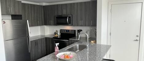 Refrigerador, microondas, horno, placa de cocina