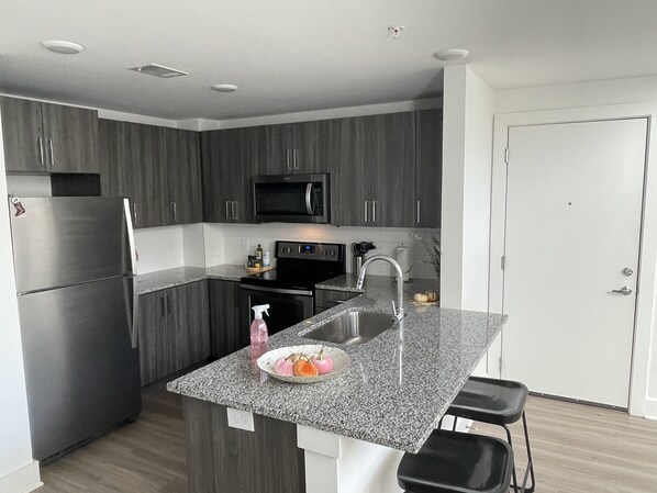 Fridge, microwave, oven, stovetop