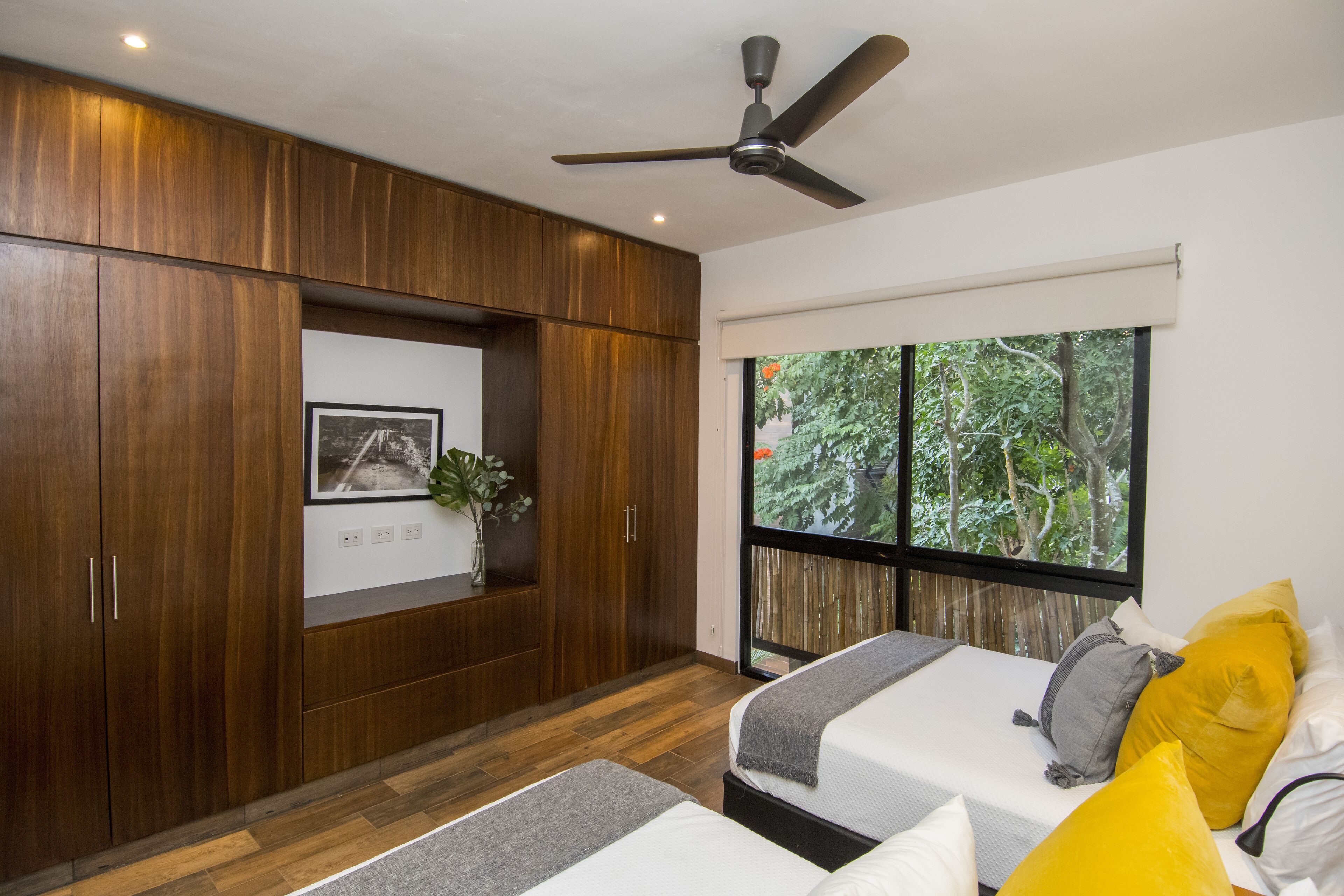 3 bedrooms, desk, iron/ironing board, travel crib