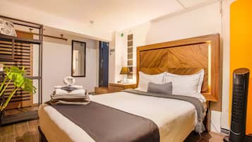 1 quarto, escrivaninha, ferros/tábuas de passar roupa, Wi-Fi de cortesia