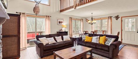 Älytelevisio, takka, videopelikonsoli, DVD-soitin