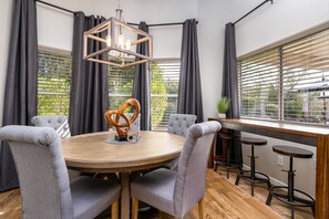 Dining - Lake View Tropical Oasis -  Pool & Spa- RV Parking -AMAZING! (Lake Havasu City)