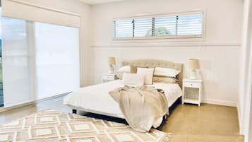 4 habitaciones, tabla de planchar con plancha y cuna de viaje