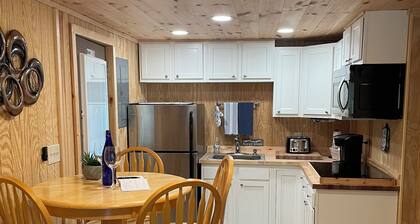 Cottage in the heart of Bolton, Lake George