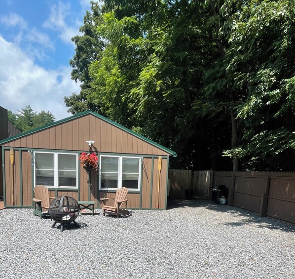 Terrace/patio - Cottage in the heart of Bolton, Lake George (Bolton)