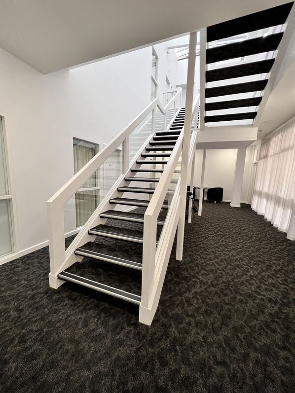 Interior - Ex hotel ensuite room at gouger st 431 (Adelaide)