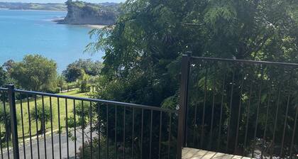 Superb Clifftop Flat with views back to Auckland