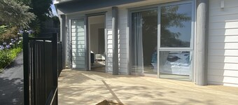 Superb Clifftop Flat with views back to Auckland