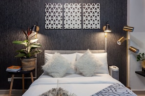 Suite estudio exclusiva | Edredón, camas con efecto memoria y decoración personalizada