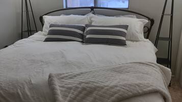 3 bedrooms, iron/ironing board, travel crib, free WiFi