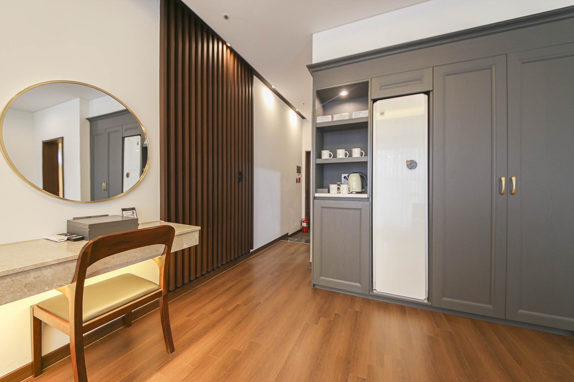 junior suite | living area | 64-inch led tv with cable channels, tv, netflix