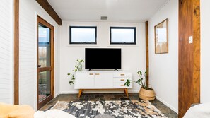 Interior - Bangalleys - beachside retreat with large pool (Suffolk Park)