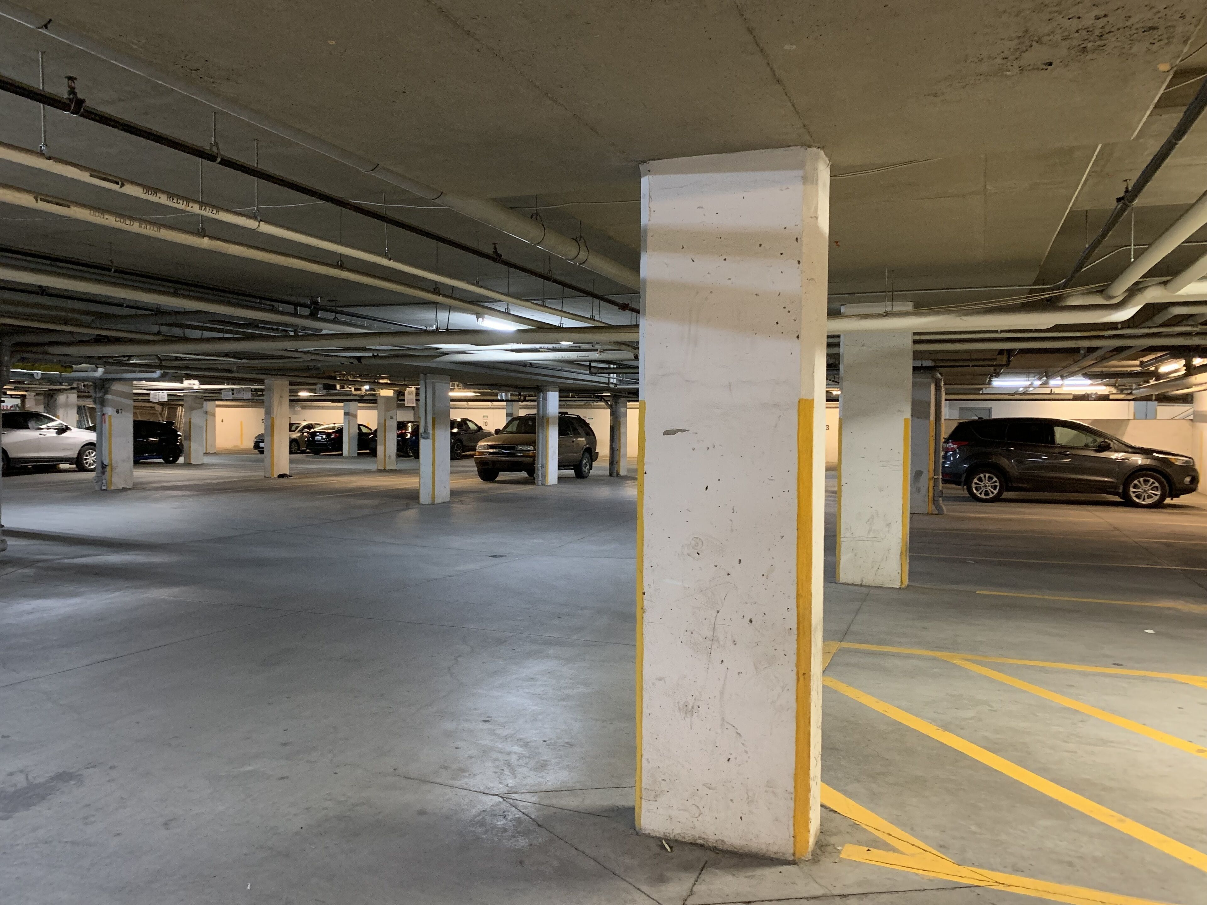 مواقف سيارات مجانية