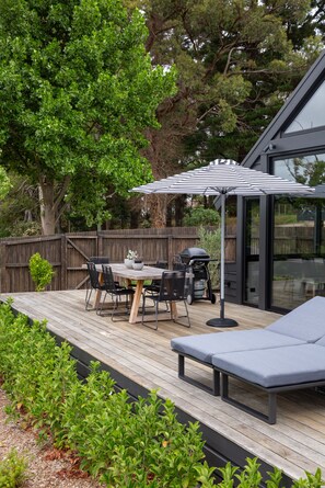 Exterior - Cassis Red Hill (Red Hill)