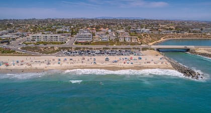 Astonishing Oceanfront beach house with Jacuzzi & Ocean Views & … Lemon Trees