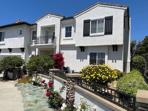 Exterior - Astonishing Oceanfront beach house with Jacuzzi & Ocean Views  & … Lemon Trees (Carlsbad)