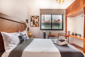 1 室のベッドルーム、デスク、アイロン / アイロン台、WiFi (無料)