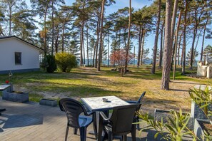 Outdoor dining - Double room 12 - Ferienanlage Zum Knirk (Lubmin (Seebad))