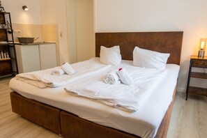 1 bedroom, travel cot, WiFi, bed sheets