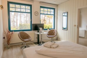 1 bedroom, travel crib, WiFi, bed sheets