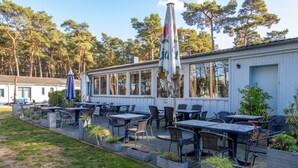 Outdoor dining - Apartment 21 - Resort Zum Knirk (Lubmin (Seebad))