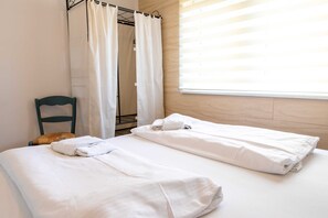 3 bedrooms, travel cot, WiFi, bed sheets