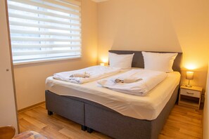 3 bedrooms, travel cot, WiFi, bed sheets