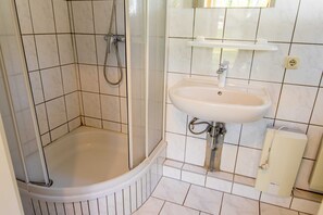 Douche, serviettes fournies