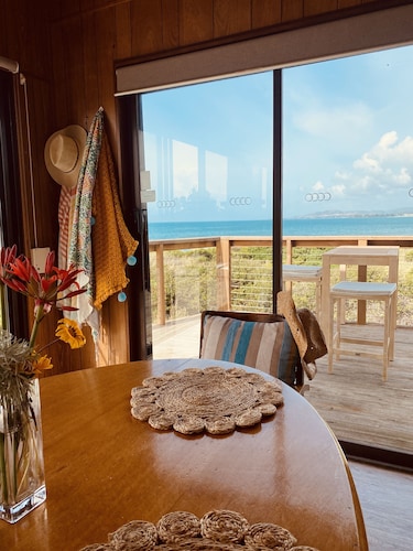 IdleWild - Secluded Absolute Beachfront Escape