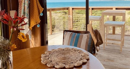 IdleWild - Secluded Absolute Beachfront Escape