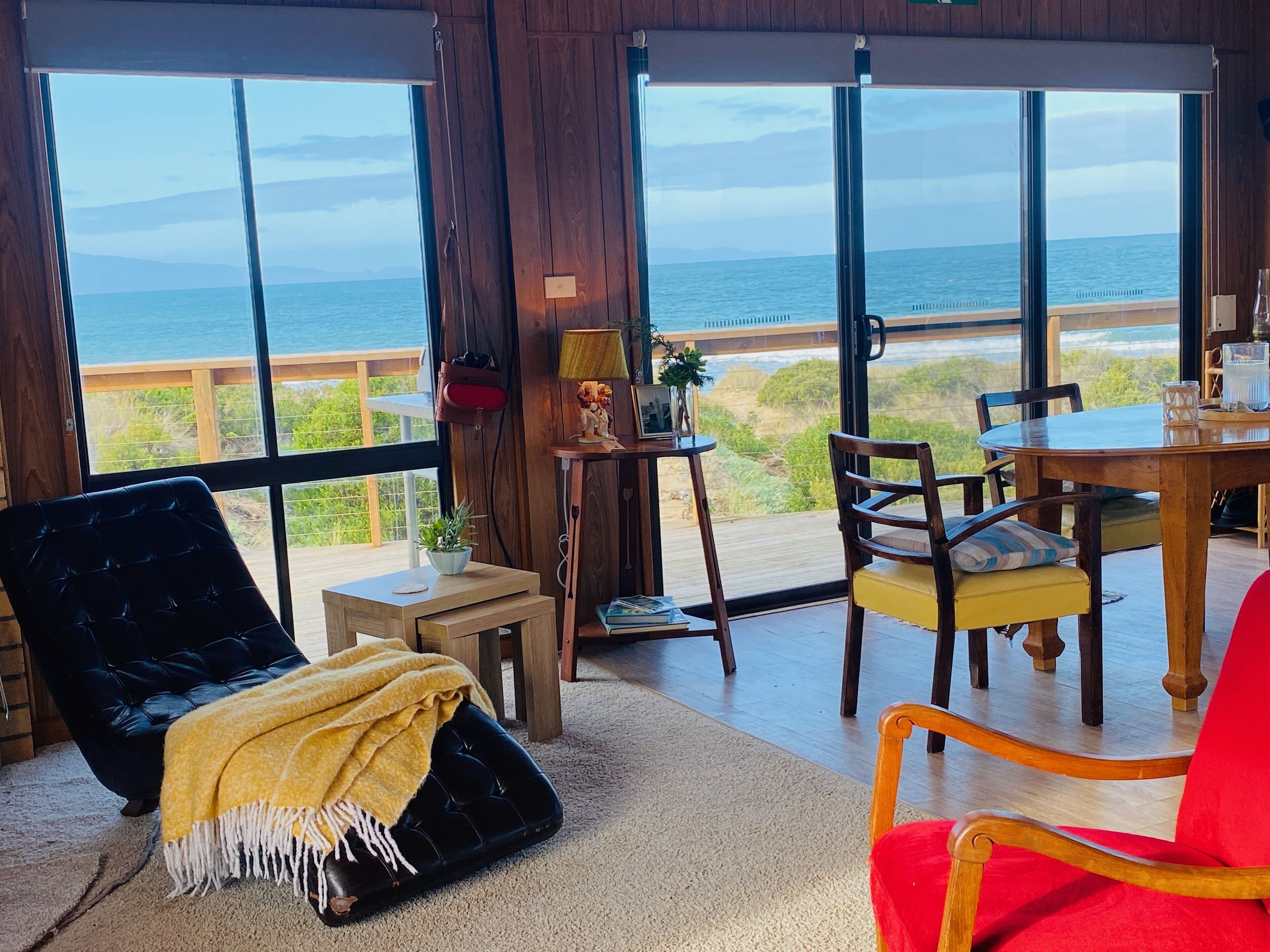 IdleWild - Secluded Absolute Beachfront Escape