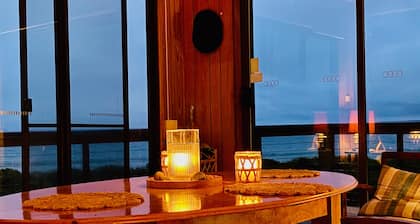 IdleWild - Secluded Absolute Beachfront Escape