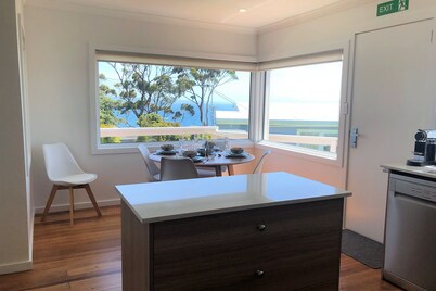 YARINGA Beach House  Bay of Fires views, 2 bedrooms both with ensuite bathrooms