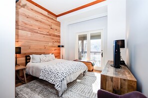 2 soverom, skrivebord, strykejern/-brett og wi-fi (inkludert)