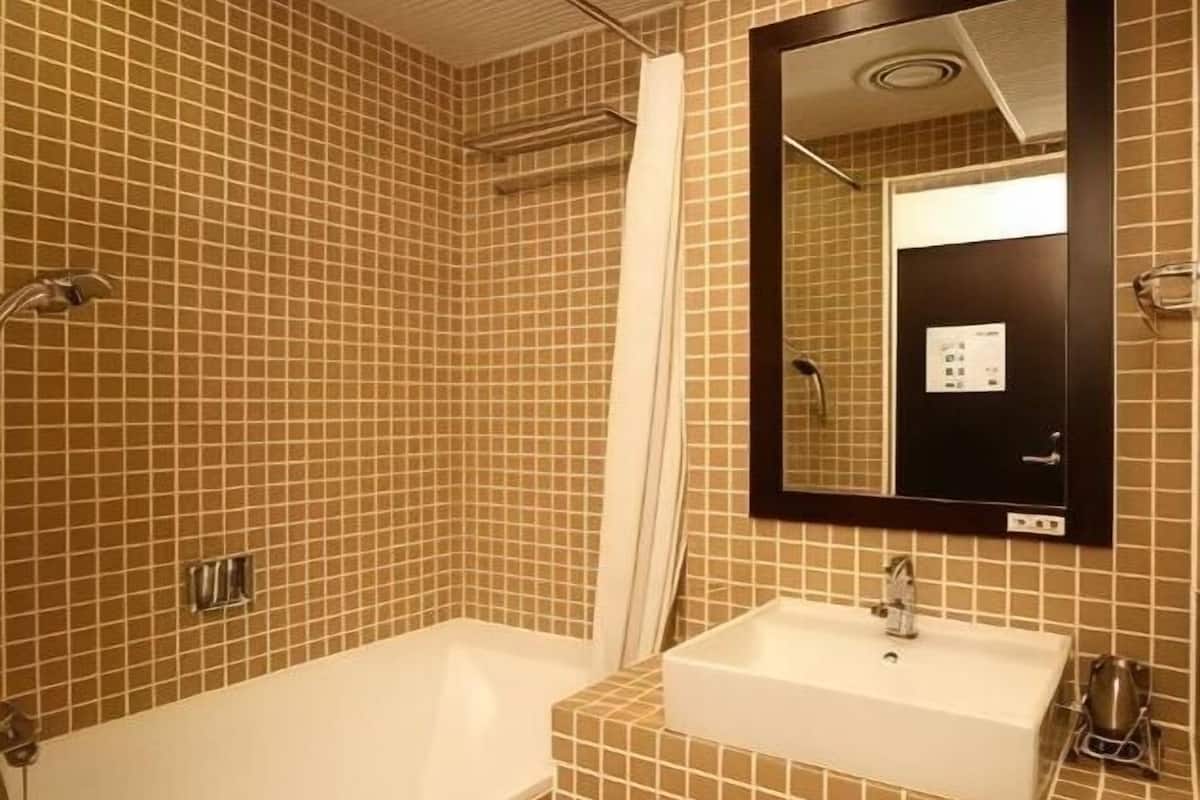 Phòng tắm | Vòi sen/bồn tắm kết hợp, bồn tắm ngâm, đồ dùng nhà tắm miễn phí