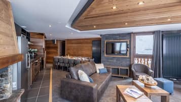 TV, fireplace