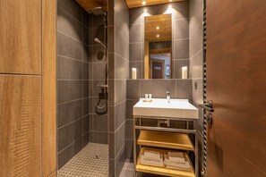 Bathtub - Cozy Chalet-Style Flat (Val Thorens)