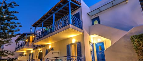 Apartment, 1 Bedroom, Smoking, Balcony | Property entrance