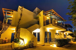 Property entrance - Sea Breeze Corner ,cozy Flat Neat the Beach (Malevizi)