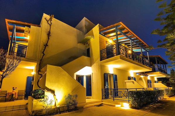 Apartment, 1 Bedroom, Smoking, Balcony | Property entrance
