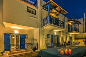 Apartment, 1 Bedroom, Smoking, Balcony | Garden