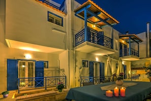 Apartment, 1 Bedroom, Smoking, Balcony | Garden