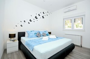 4 bedrooms - Luxury Villa Rooftop Pool !avbl in Season (Trogir)