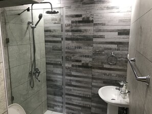 شقة - ٣ غرف نوم - للمدخنين - ثلاجة | حمام