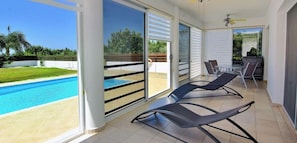 Vila, 3 quartos, para fumantes, piscina particular | Terraço/pátio