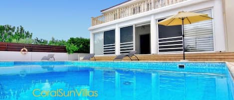 Villa, 3 slaapkamers, roken, privézwembad | Zwembad | Een buitenzwembad