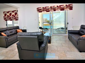 Villa, 3 chambres, fumeur, piscine privée | Aire de séjour
