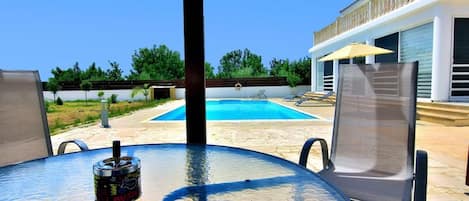 Villa, 3 chambres, fumeur, piscine privée | Piscine | Piscine extérieure